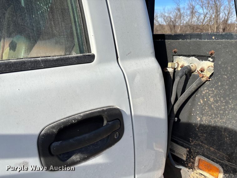 image for item FB3013 2003 Chevrolet Silverado 3500 flatbed pickup truck