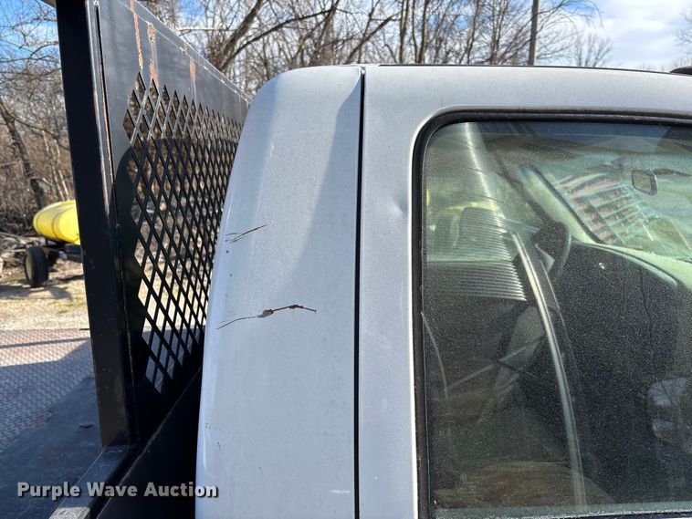 image for item FB3013 2003 Chevrolet Silverado 3500 flatbed pickup truck