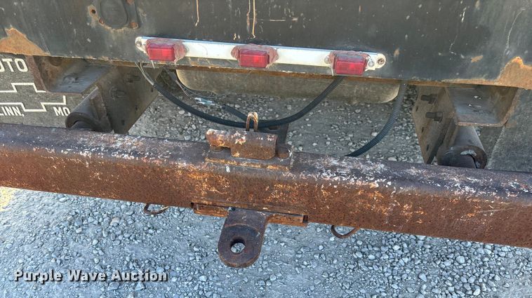 image for item FB3013 2003 Chevrolet Silverado 3500 flatbed pickup truck