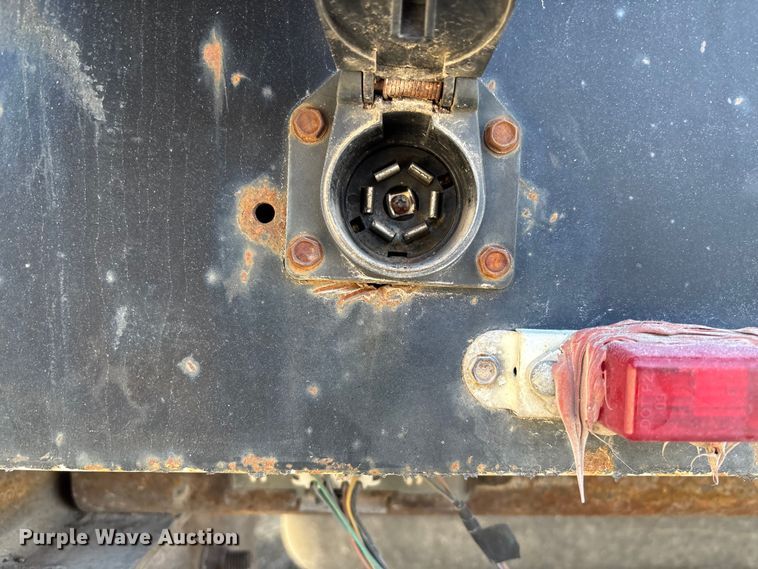 image for item FB3013 2003 Chevrolet Silverado 3500 flatbed pickup truck