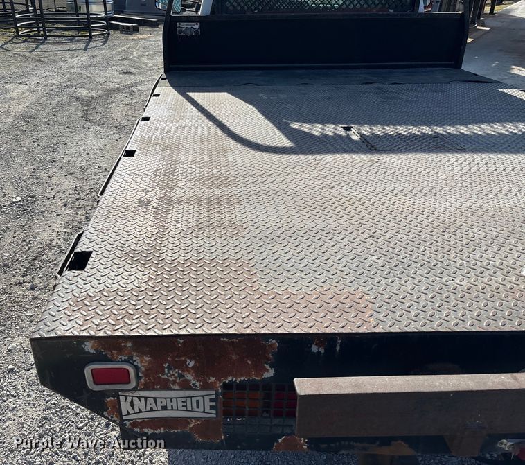 image for item FB3013 2003 Chevrolet Silverado 3500 flatbed pickup truck