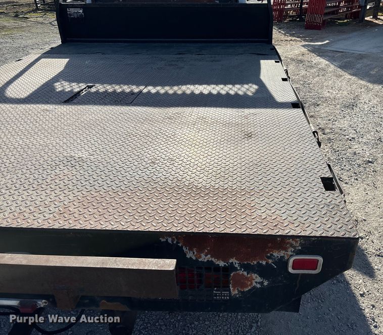 image for item FB3013 2003 Chevrolet Silverado 3500 flatbed pickup truck