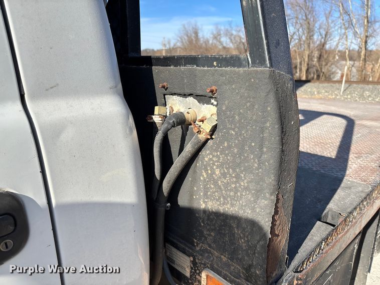 image for item FB3013 2003 Chevrolet Silverado 3500 flatbed pickup truck