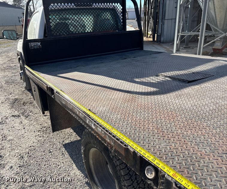 image for item FB3013 2003 Chevrolet Silverado 3500 flatbed pickup truck