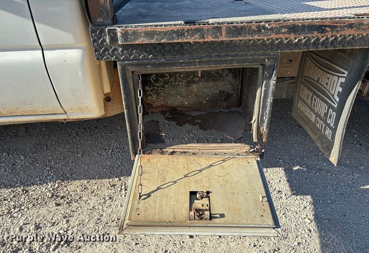 image for item FB3013 2003 Chevrolet Silverado 3500 flatbed pickup truck