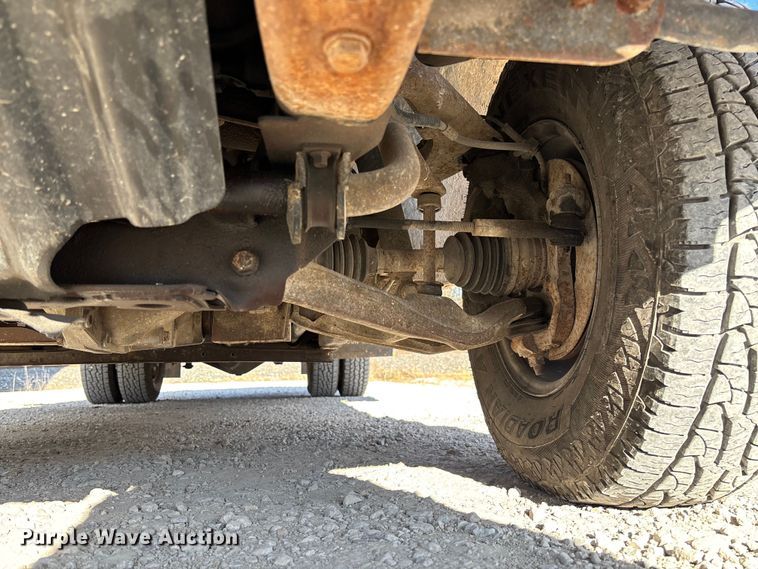 image for item FB3013 2003 Chevrolet Silverado 3500 flatbed pickup truck