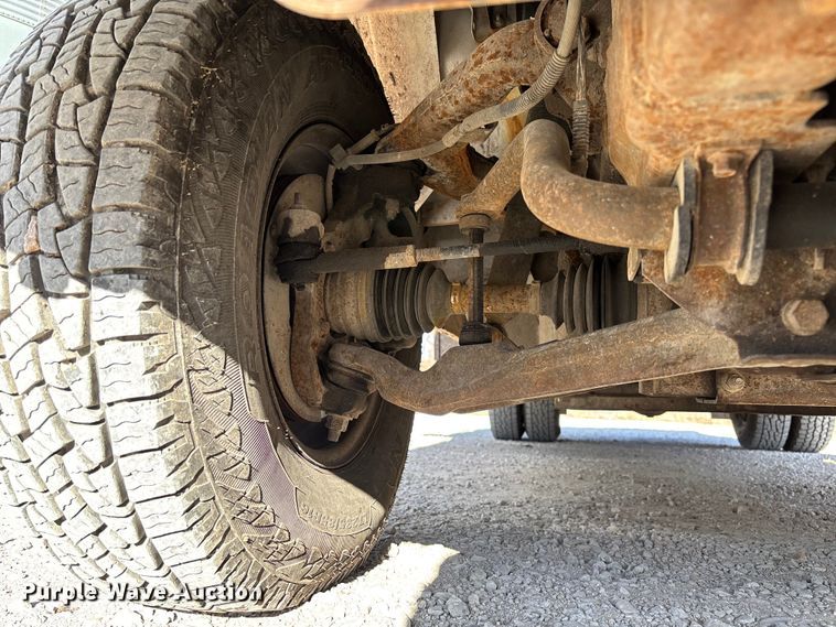 image for item FB3013 2003 Chevrolet Silverado 3500 flatbed pickup truck