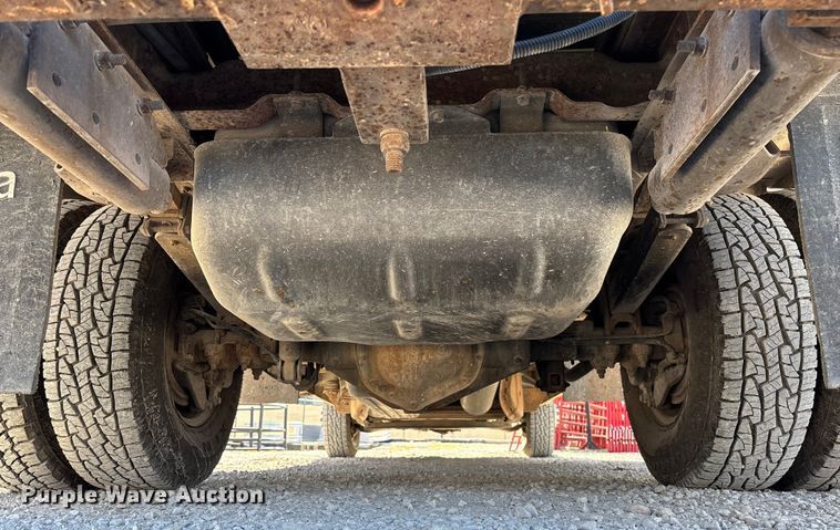 image for item FB3013 2003 Chevrolet Silverado 3500 flatbed pickup truck