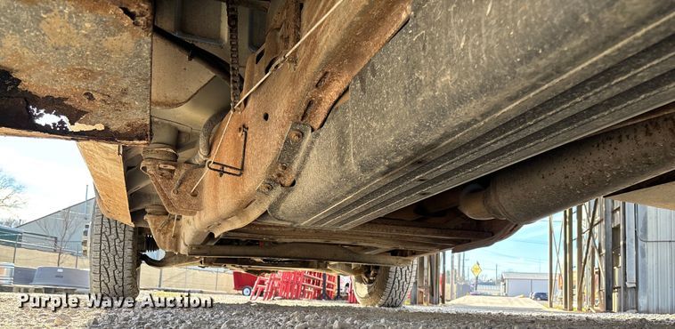 image for item FB3013 2003 Chevrolet Silverado 3500 flatbed pickup truck