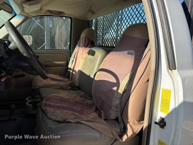 image for item FB3013 2003 Chevrolet Silverado 3500 flatbed pickup truck