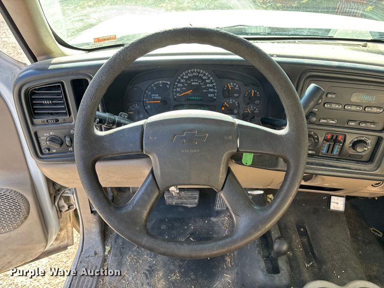 image for item FB3013 2003 Chevrolet Silverado 3500 flatbed pickup truck