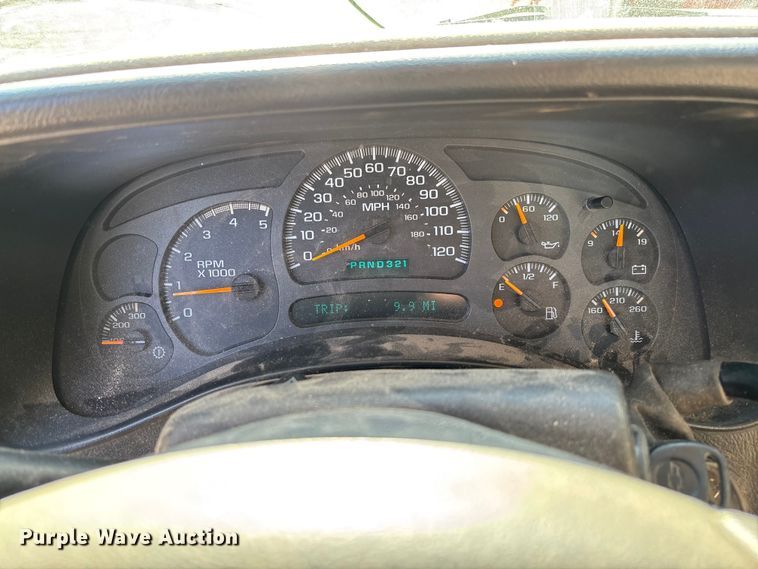 image for item FB3013 2003 Chevrolet Silverado 3500 flatbed pickup truck