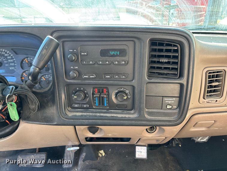 image for item FB3013 2003 Chevrolet Silverado 3500 flatbed pickup truck