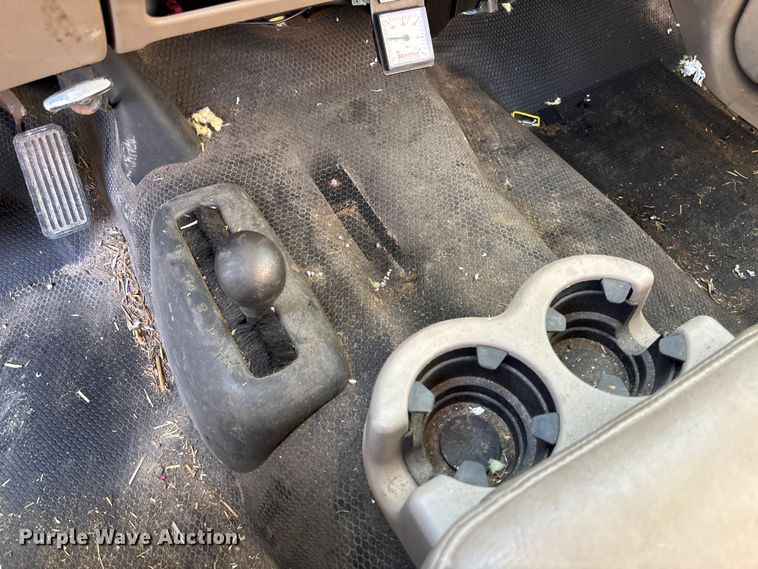 image for item FB3013 2003 Chevrolet Silverado 3500 flatbed pickup truck