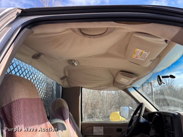 image for item FB3013 2003 Chevrolet Silverado 3500 flatbed pickup truck