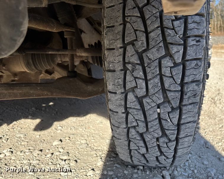 image for item FB3013 2003 Chevrolet Silverado 3500 flatbed pickup truck