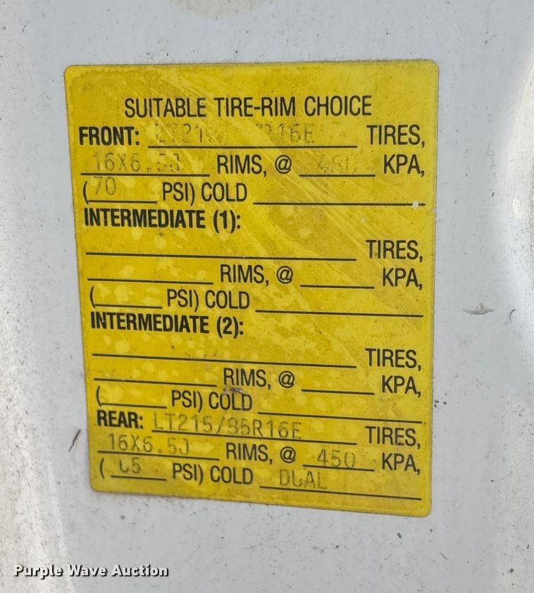 image for item FB3013 2003 Chevrolet Silverado 3500 flatbed pickup truck