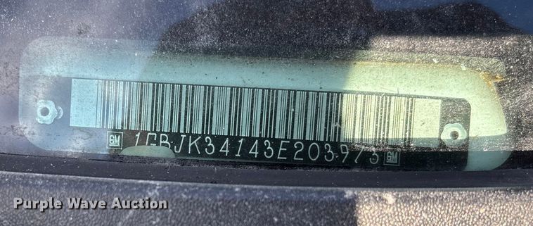 image for item FB3013 2003 Chevrolet Silverado 3500 flatbed pickup truck