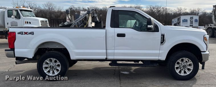 image for item FB3028 2020 Ford F350 Super Duty pickup truck