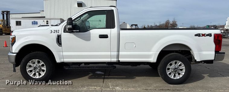 image for item FB3028 2020 Ford F350 Super Duty pickup truck