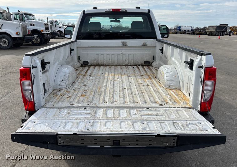 image for item FB3028 2020 Ford F350 Super Duty pickup truck