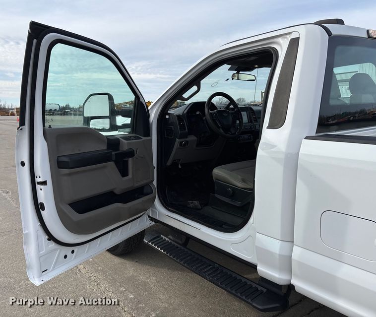 image for item FB3028 2020 Ford F350 Super Duty pickup truck