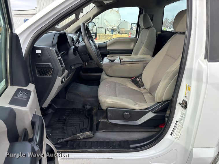 image for item FB3028 2020 Ford F350 Super Duty pickup truck