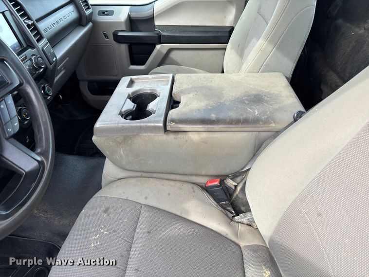 image for item FB3028 2020 Ford F350 Super Duty pickup truck