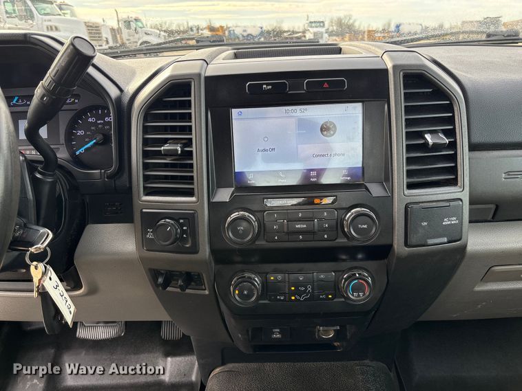 image for item FB3028 2020 Ford F350 Super Duty pickup truck