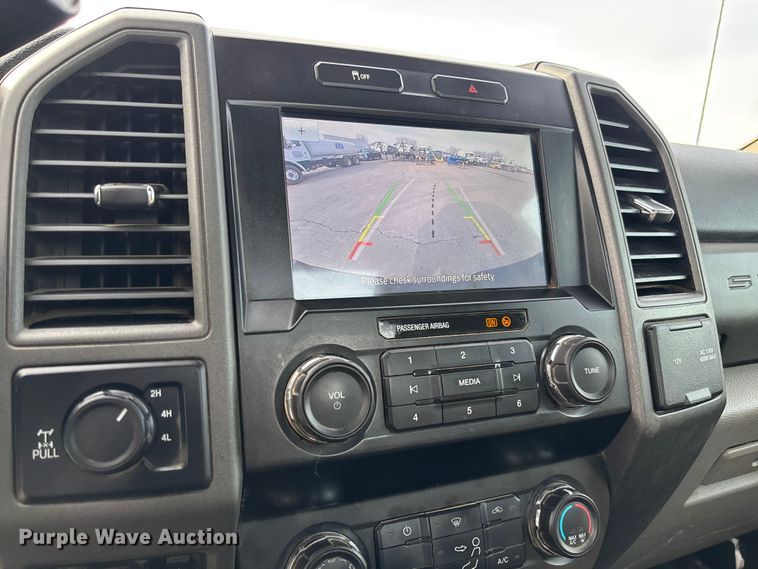 image for item FB3028 2020 Ford F350 Super Duty pickup truck