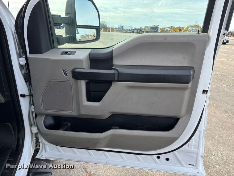 image for item FB3028 2020 Ford F350 Super Duty pickup truck