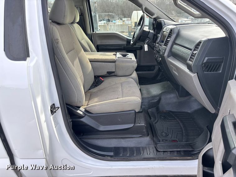 image for item FB3028 2020 Ford F350 Super Duty pickup truck