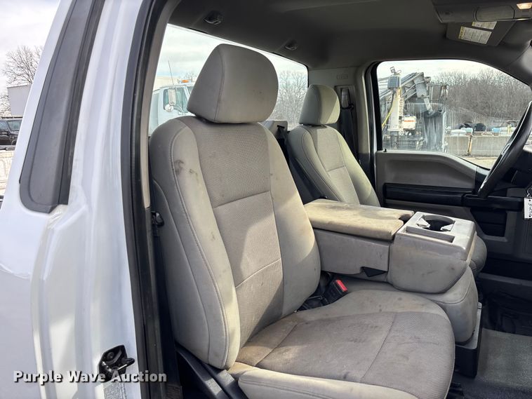 image for item FB3028 2020 Ford F350 Super Duty pickup truck