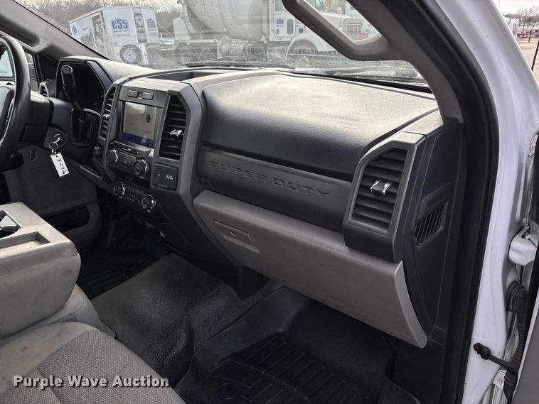 image for item FB3028 2020 Ford F350 Super Duty pickup truck