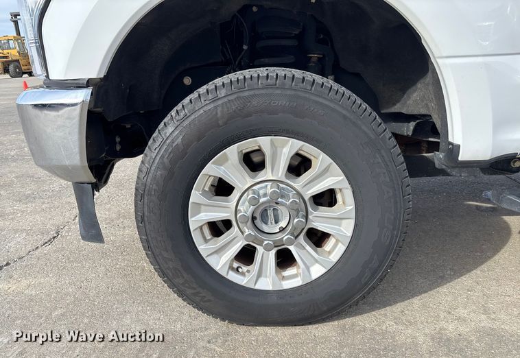 image for item FB3028 2020 Ford F350 Super Duty pickup truck