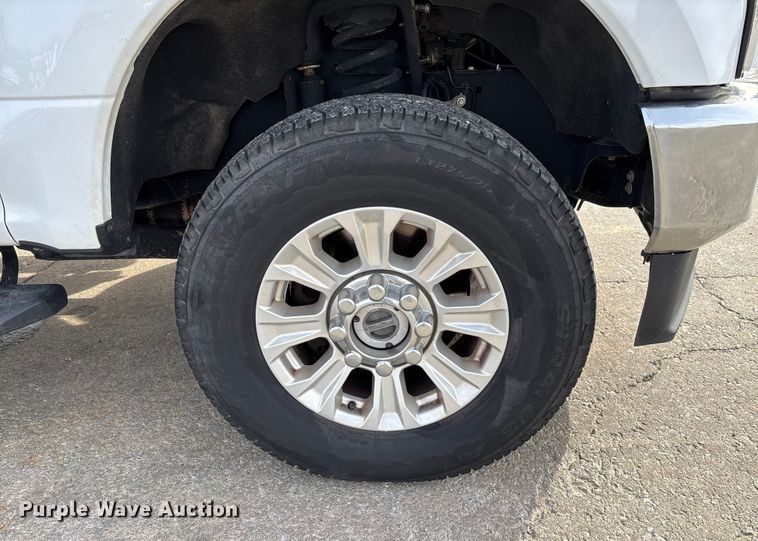 image for item FB3028 2020 Ford F350 Super Duty pickup truck