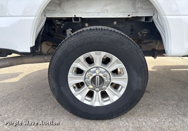 image for item FB3028 2020 Ford F350 Super Duty pickup truck