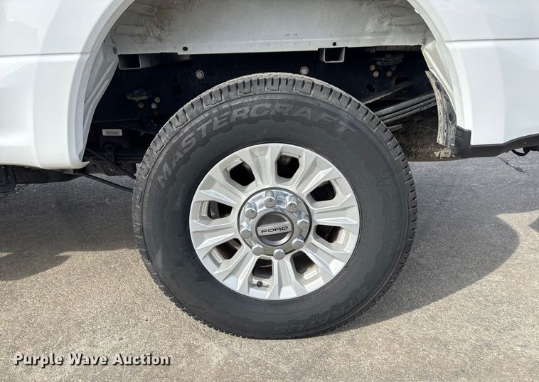 image for item FB3028 2020 Ford F350 Super Duty pickup truck