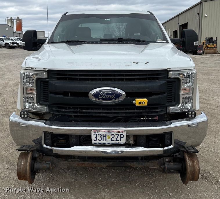 image for item FB3085 2019 Ford F350 Crew Cab pickup truck