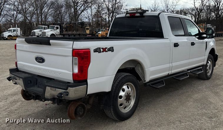 image for item FB3085 2019 Ford F350 Crew Cab pickup truck