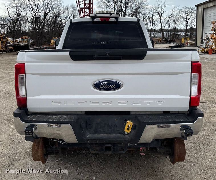 image for item FB3085 2019 Ford F350 Crew Cab pickup truck