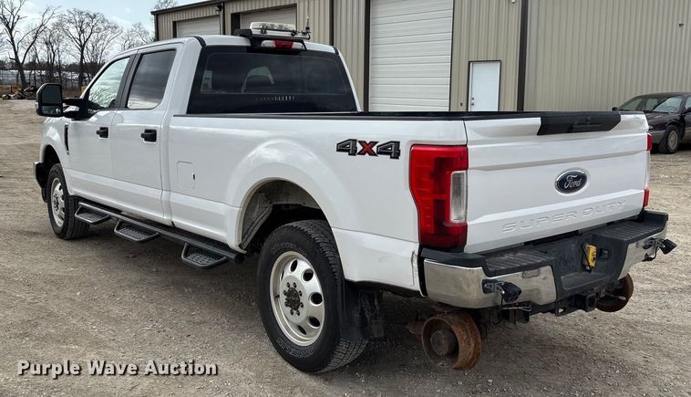 image for item FB3085 2019 Ford F350 Crew Cab pickup truck