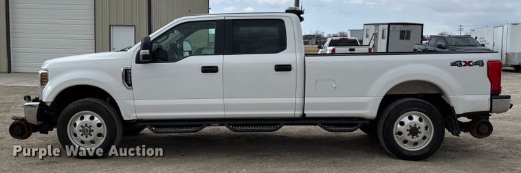 image for item FB3085 2019 Ford F350 Crew Cab pickup truck
