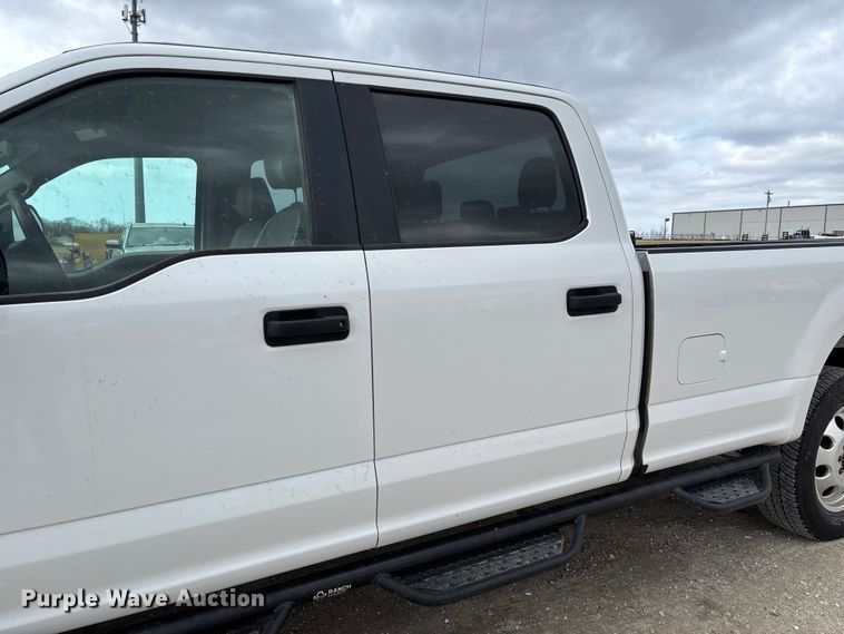 image for item FB3085 2019 Ford F350 Crew Cab pickup truck
