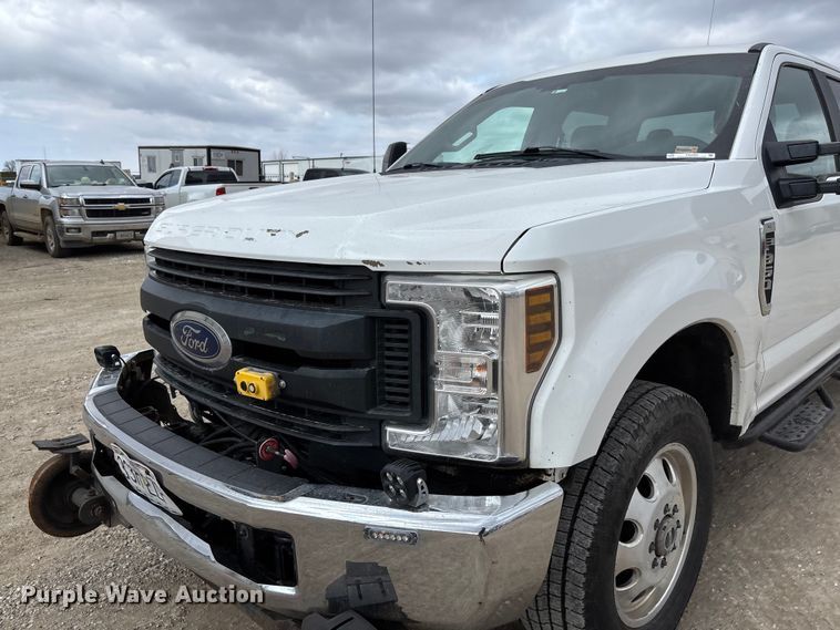 image for item FB3085 2019 Ford F350 Crew Cab pickup truck