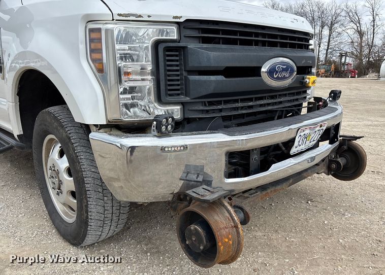 image for item FB3085 2019 Ford F350 Crew Cab pickup truck