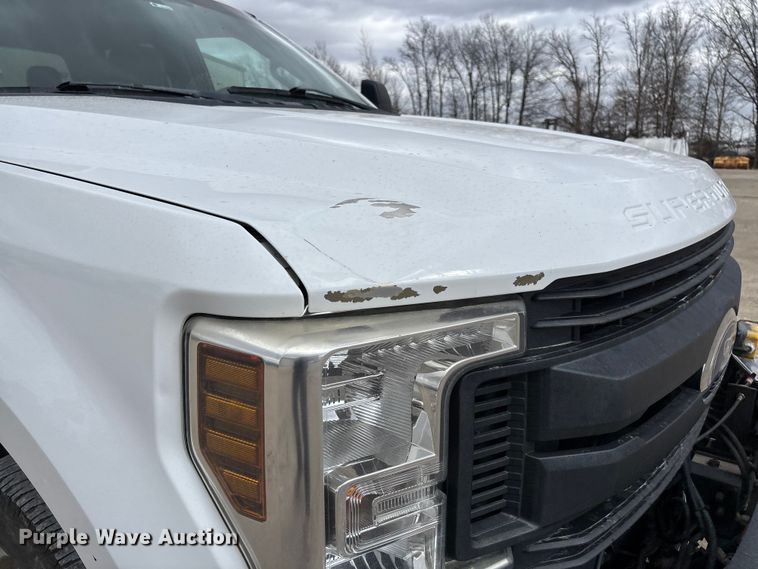 image for item FB3085 2019 Ford F350 Crew Cab pickup truck