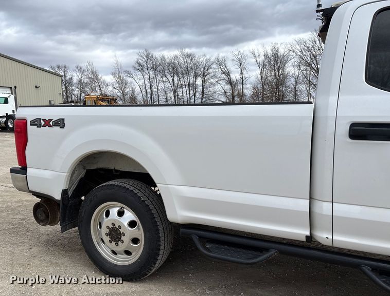image for item FB3085 2019 Ford F350 Crew Cab pickup truck