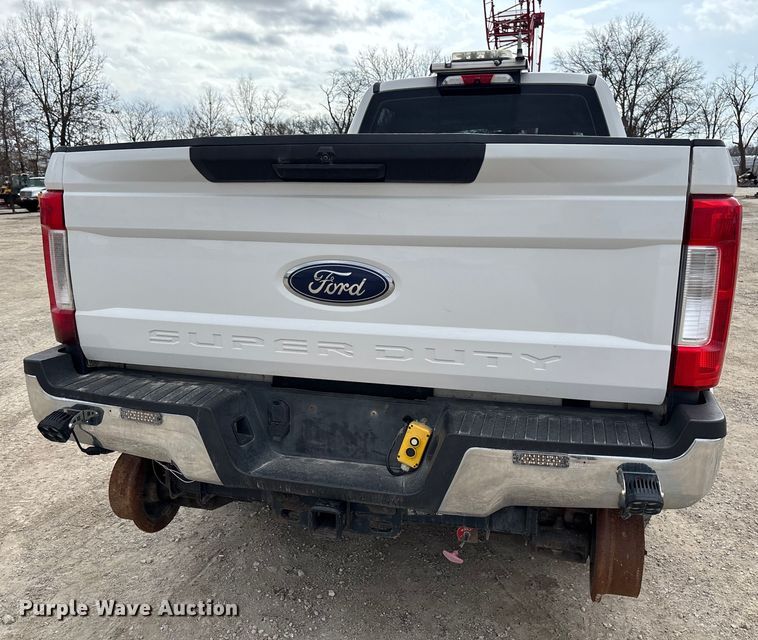 image for item FB3085 2019 Ford F350 Crew Cab pickup truck