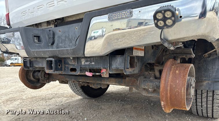 image for item FB3085 2019 Ford F350 Crew Cab pickup truck